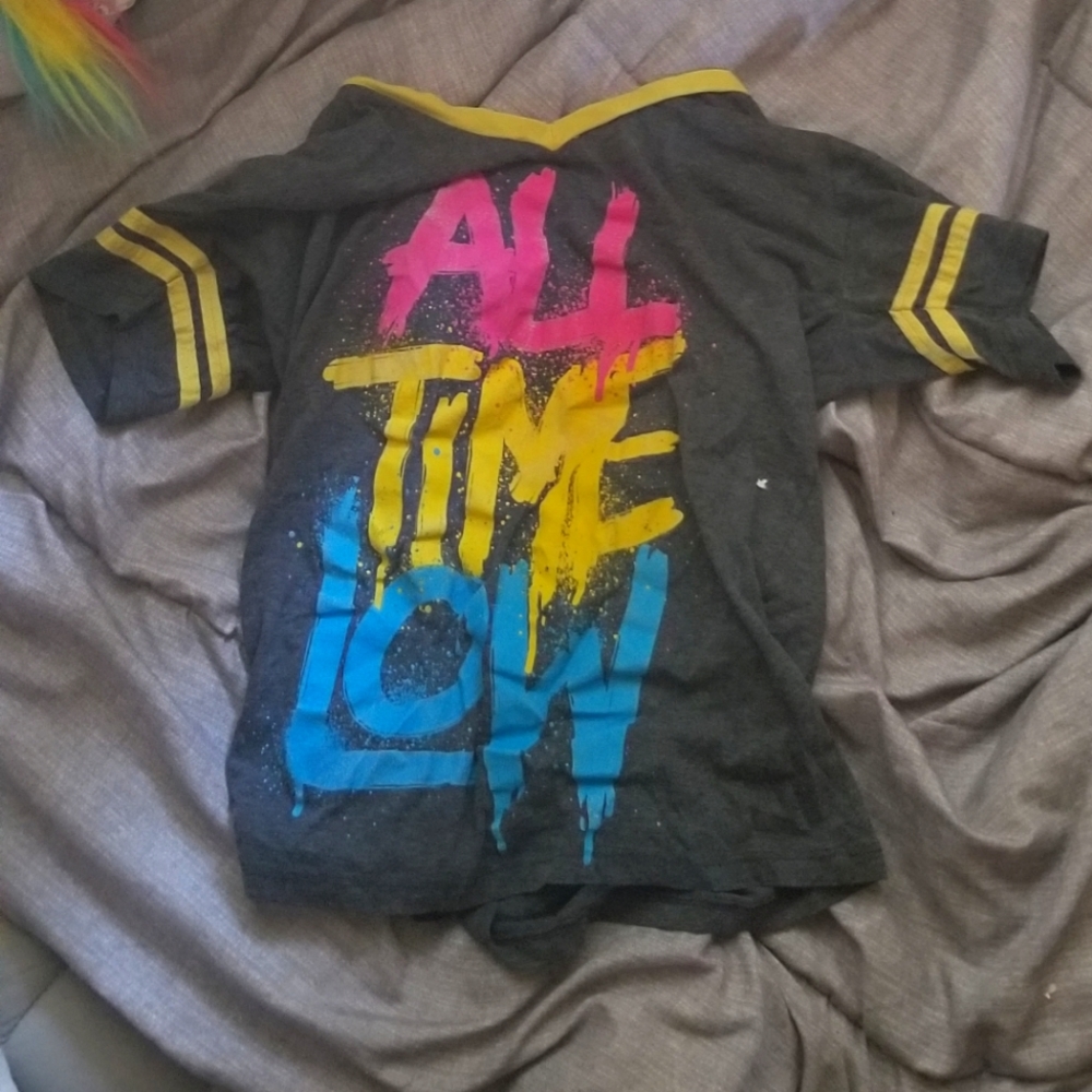 Vintage 2000s 2010s Spray Paint All Time Low Rock Band Medium-Sized T-Shirt